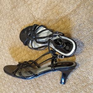 Caged low heel shoes
